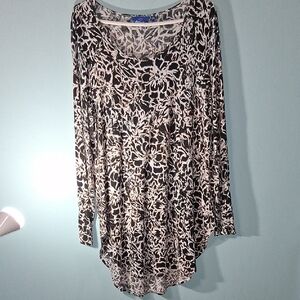 Apt. 9  Size XL Black and White Long Sleeve Floral Tunic